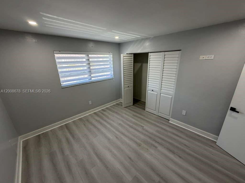 KENDALL LKS E LAKEVIEW TH - Residential