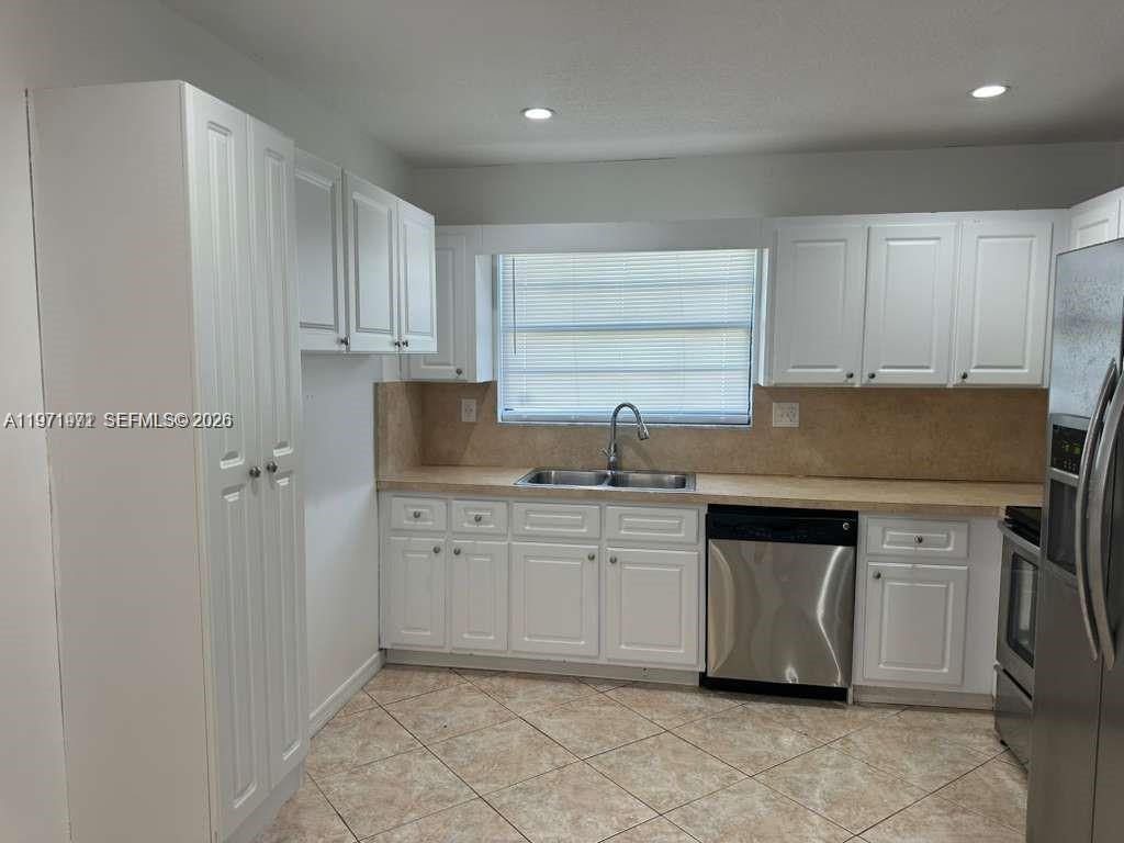 TOWN OF HALLANDALE B-13 - Residential