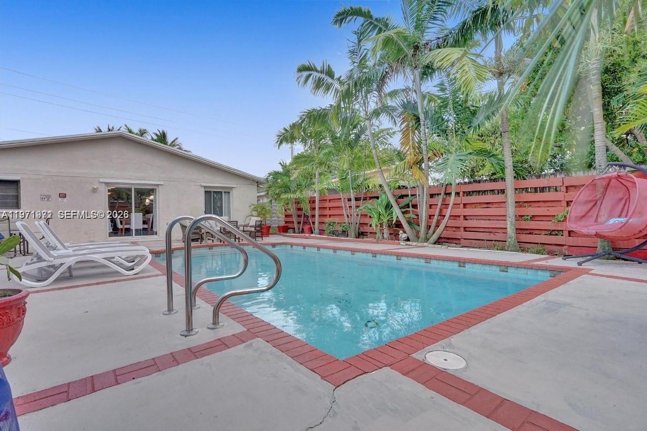 TOWN OF HALLANDALE B-13 - Residential