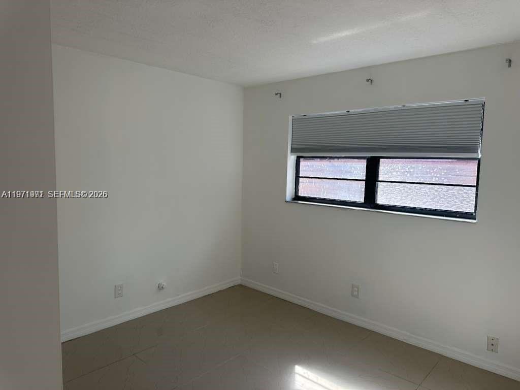 TOWN OF HALLANDALE B-13 - Residential