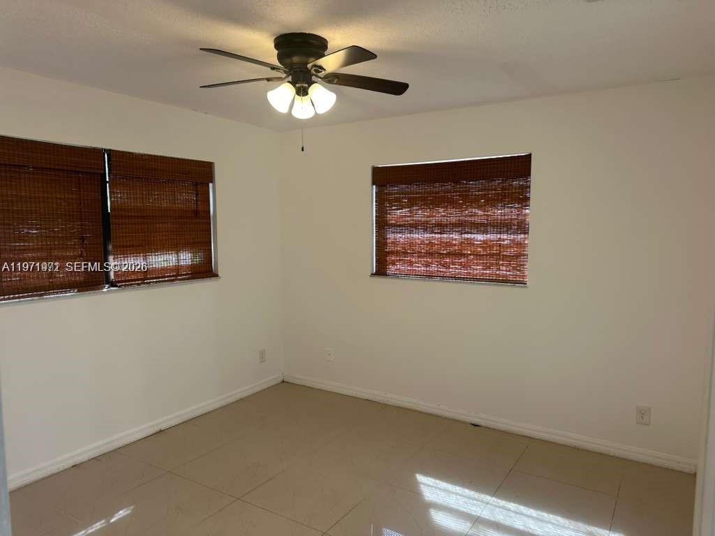 TOWN OF HALLANDALE B-13 - Residential