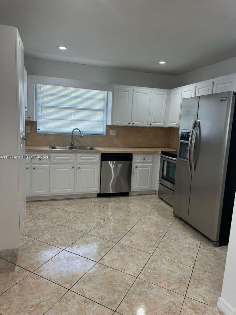TOWN OF HALLANDALE B-13 - Residential