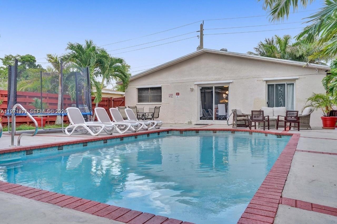 TOWN OF HALLANDALE B-13 - Residential