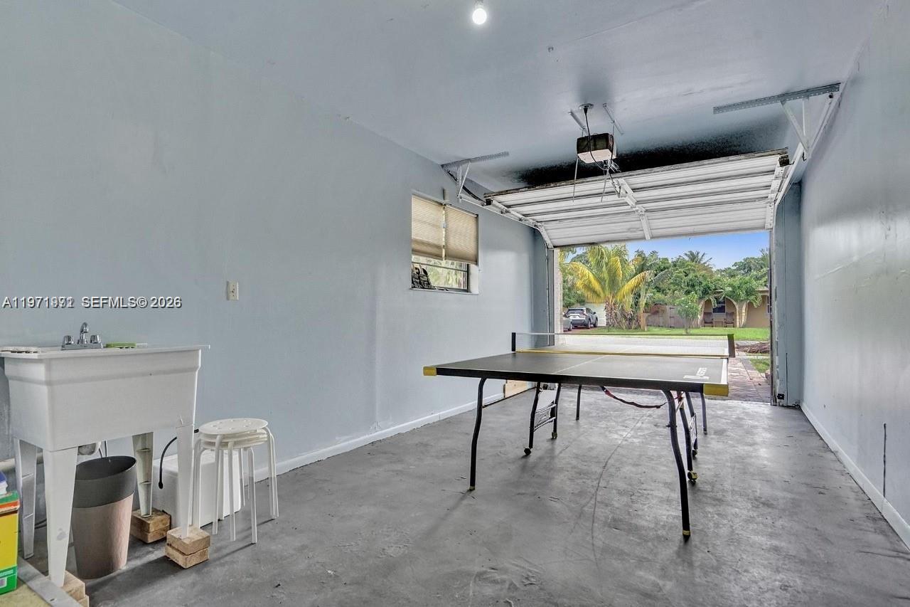 TOWN OF HALLANDALE B-13 - Residential