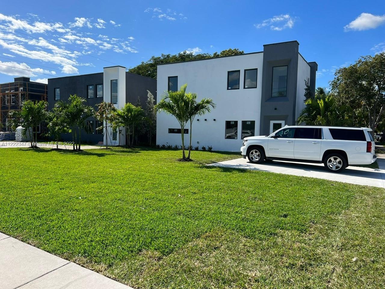 NEW CONSTRUCTION IN THE NEIGHBORHOOD!! Beautiful and modern new home featuring 3/2 1/2 baths. Great family area with great schools close to parks, Miami Zoo, supermarkets, this is a great opportunity for a family. Four houses development and this is the only one left!!!