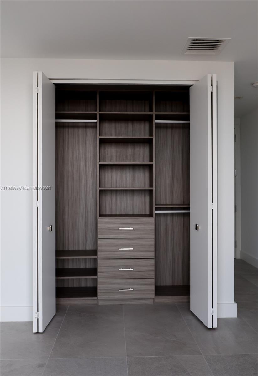 JADE SIGNATURE CONDO - Residential