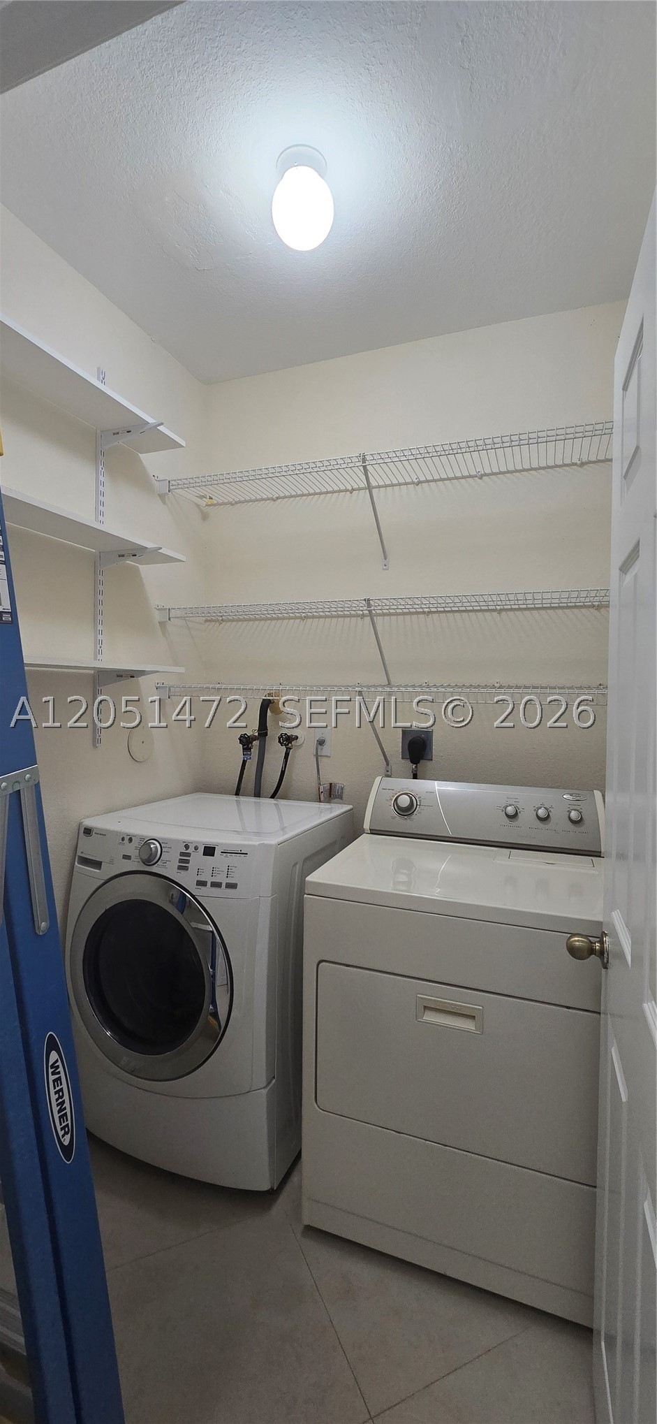 CASA DEL SUR - Residential Lease