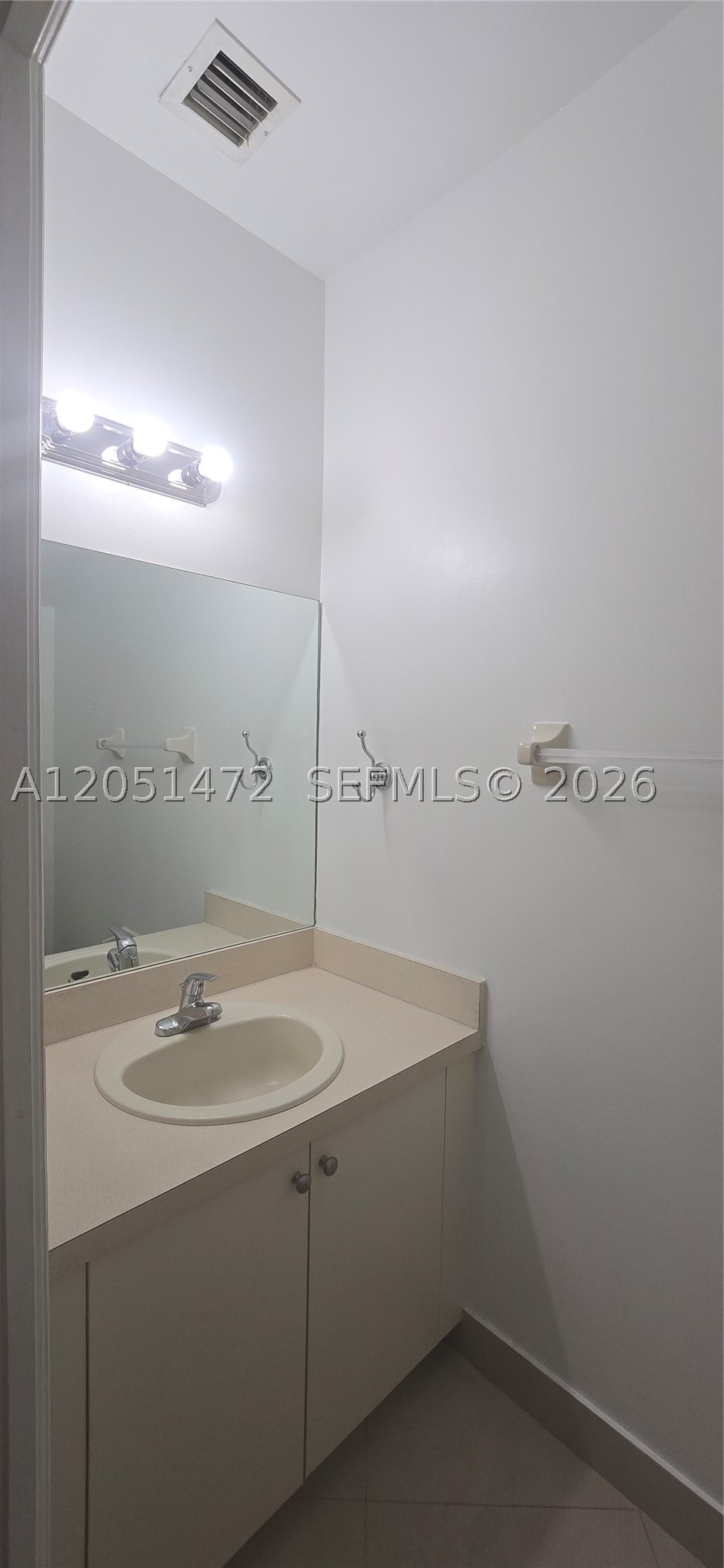 CASA DEL SUR - Residential Lease