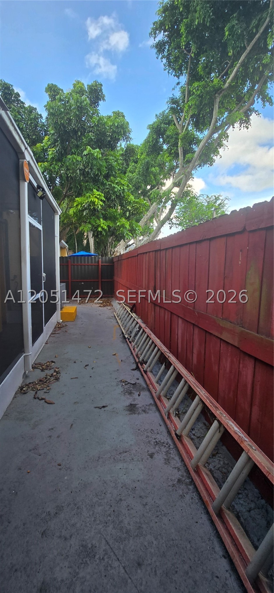 CASA DEL SUR - Residential Lease