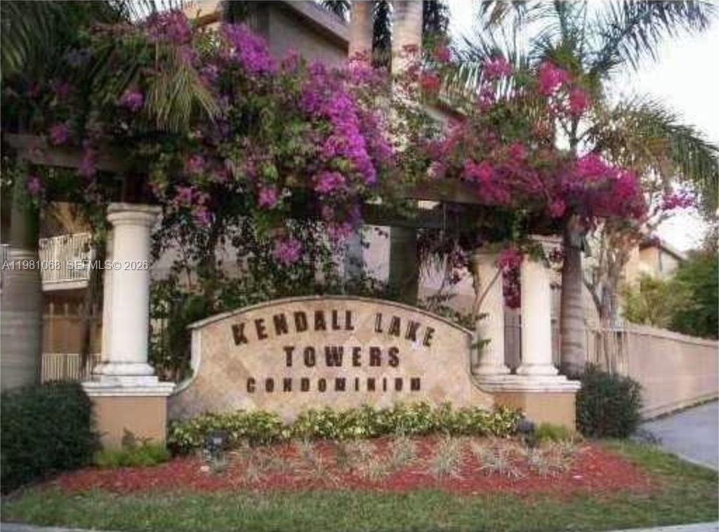 Quiet and friendly neighborhood. Spacious 3 bedrooms / 2 bathrooms. One bed in suite. Ample closets. Living area is aan open floor plan, breezy balcony. New installed Swiss laminated floors. All new appliances. Washer and dryer in unit. Amples closets in all bedrooms. Building has a walk path along the lake, swing pool an recreational area.
