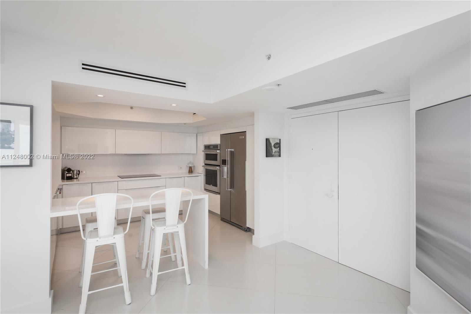 LA GORCE PALACE CONDO - Residential Lease