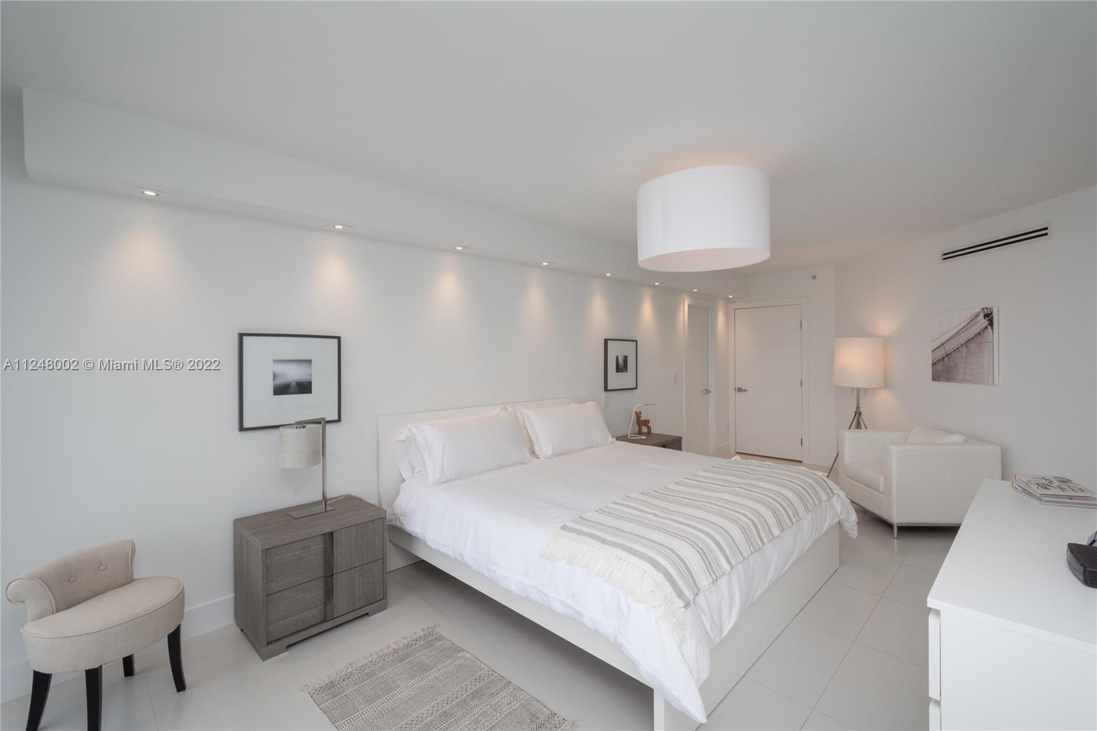 LA GORCE PALACE CONDO - Residential Lease