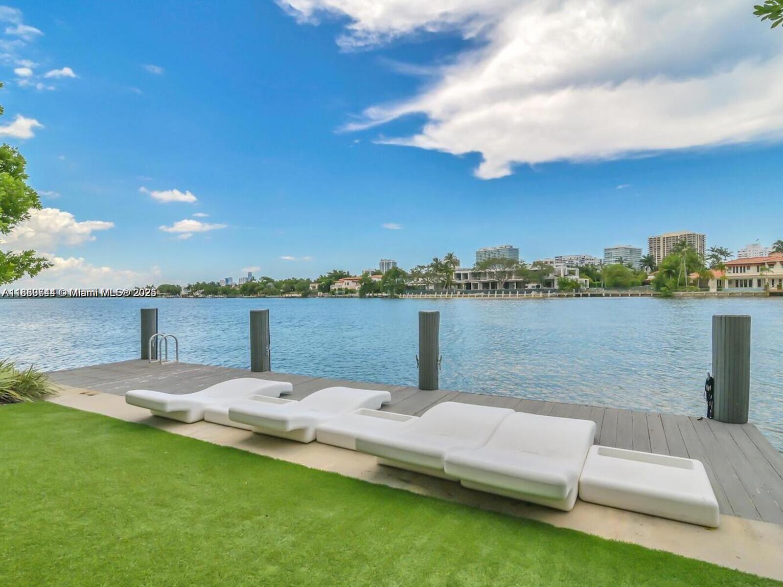 BAY HARBOUR ISLAND - Residential
