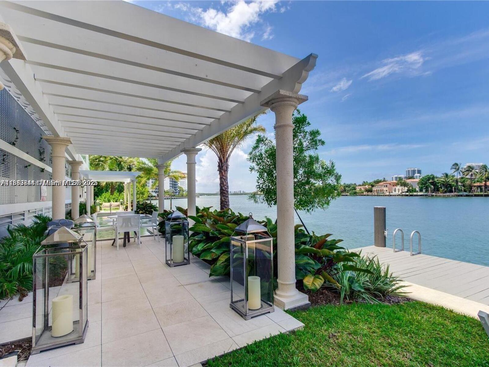 BAY HARBOUR ISLAND - Residential