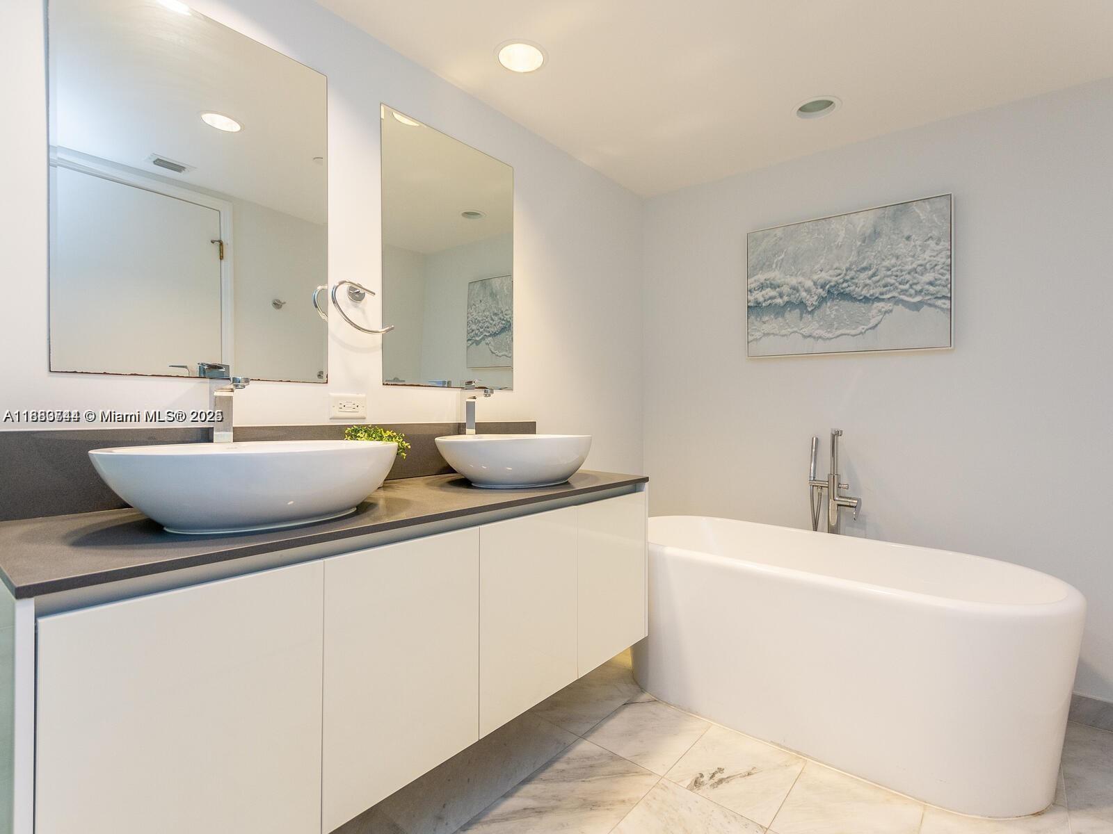 BAY HARBOUR ISLAND - Residential