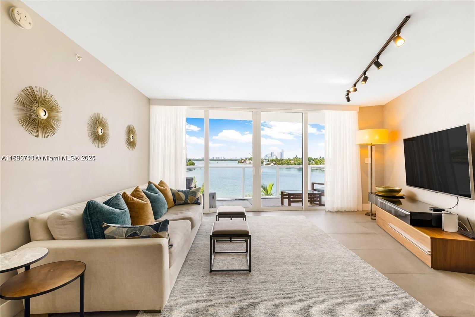 BAY HARBOUR ISLAND - Residential