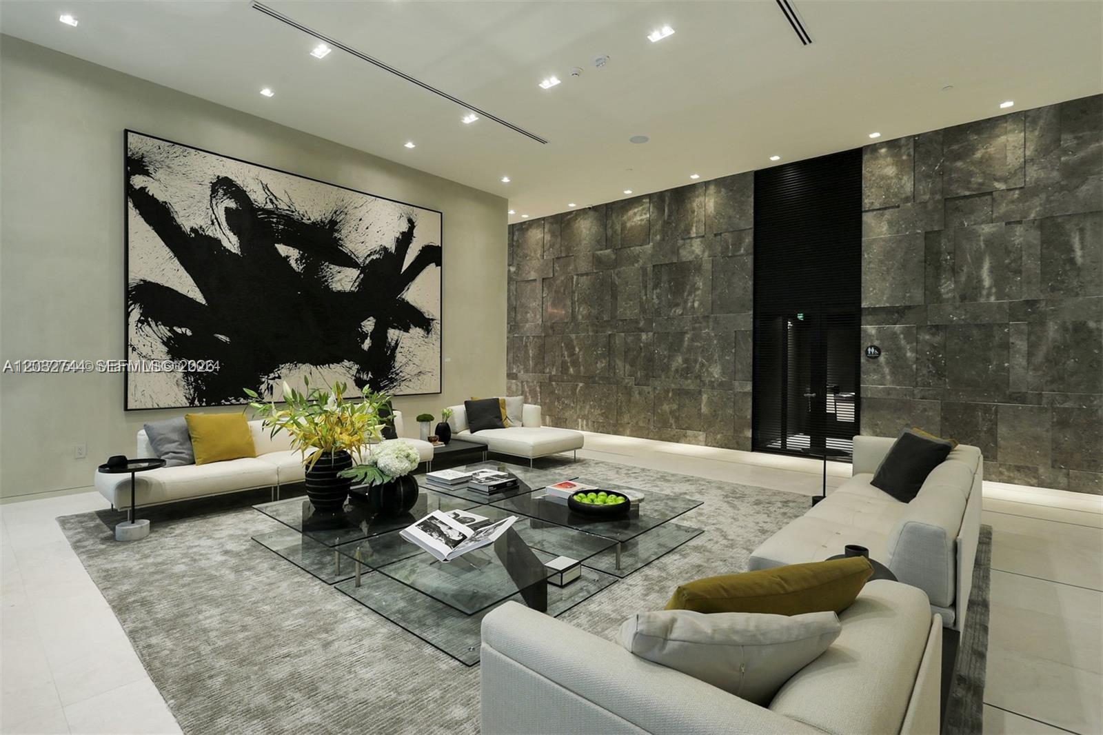 GRAN PARAISO - Residential Lease