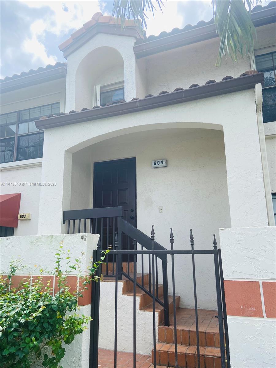 UPDATED TOP FLOOR 2 BEDROOM  2 BATHROOM WITH VAULTED CEILINGS. EXTRA ROOM FOR OFFICE OR DEN. LAKE VIEW FROM PATIO,LIVING ROOM, AND  BEDROOM. BEAUTIFUL GATED COMMUNITY WITH 5 POOLS, TENNIS COURTS, AND EXERCISE ROOM. SHOPPING CENTERS WITH PUBLIX, MARSHALLS, TARGET, NEIGHBORHOOD WALMART AND MANY OTHER STORES. SHORT DRIVE TO  DEERFIELD OR BOCA BEACHES.