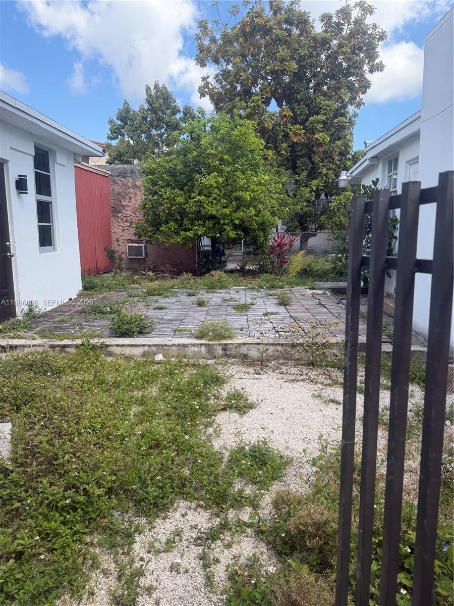 LAWRENCE ESTATE LAND CO - Land