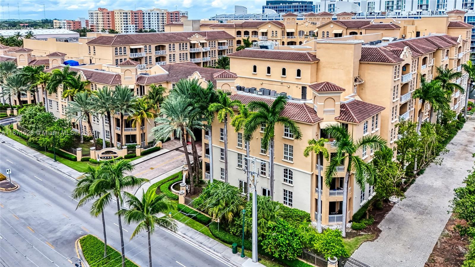 ALAQUA CONDO - Residential