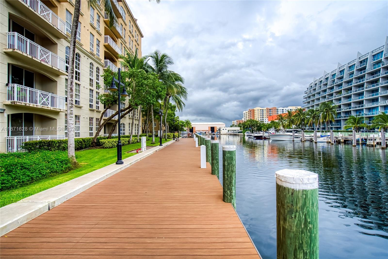 ALAQUA CONDO - Residential