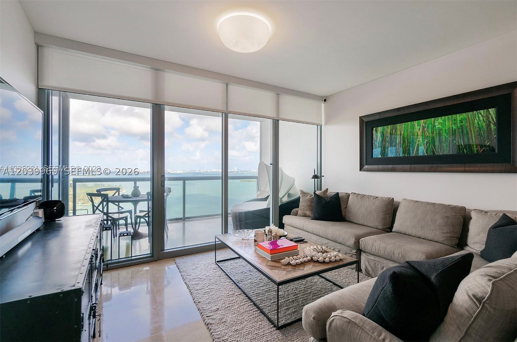 BLUE CONDO - Residential Lease