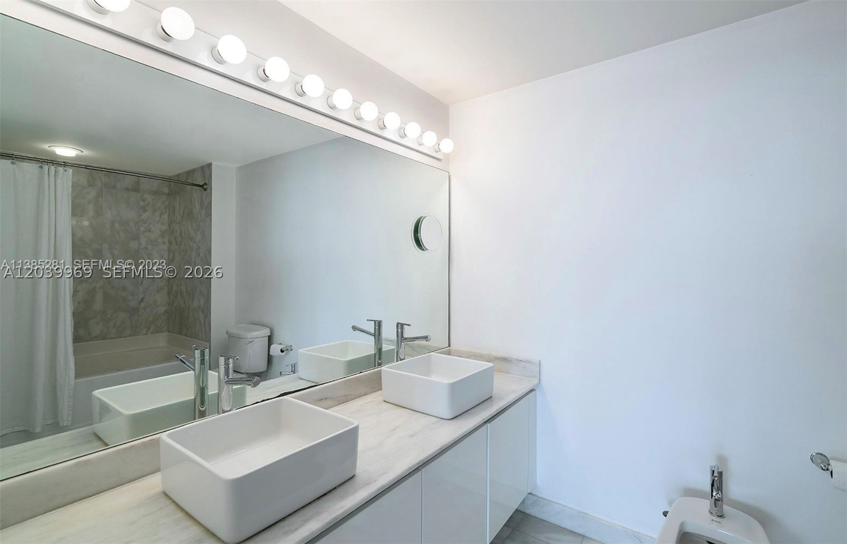 BLUE CONDO - Residential Lease