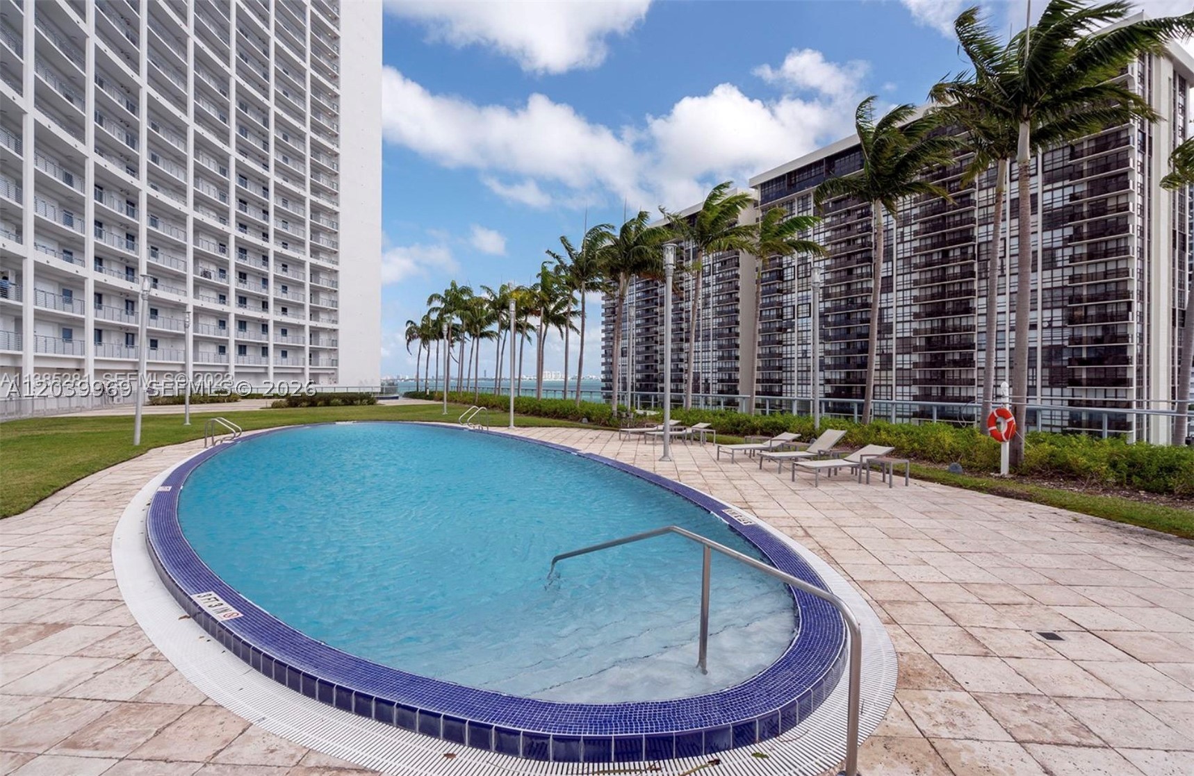 BLUE CONDO - Residential Lease