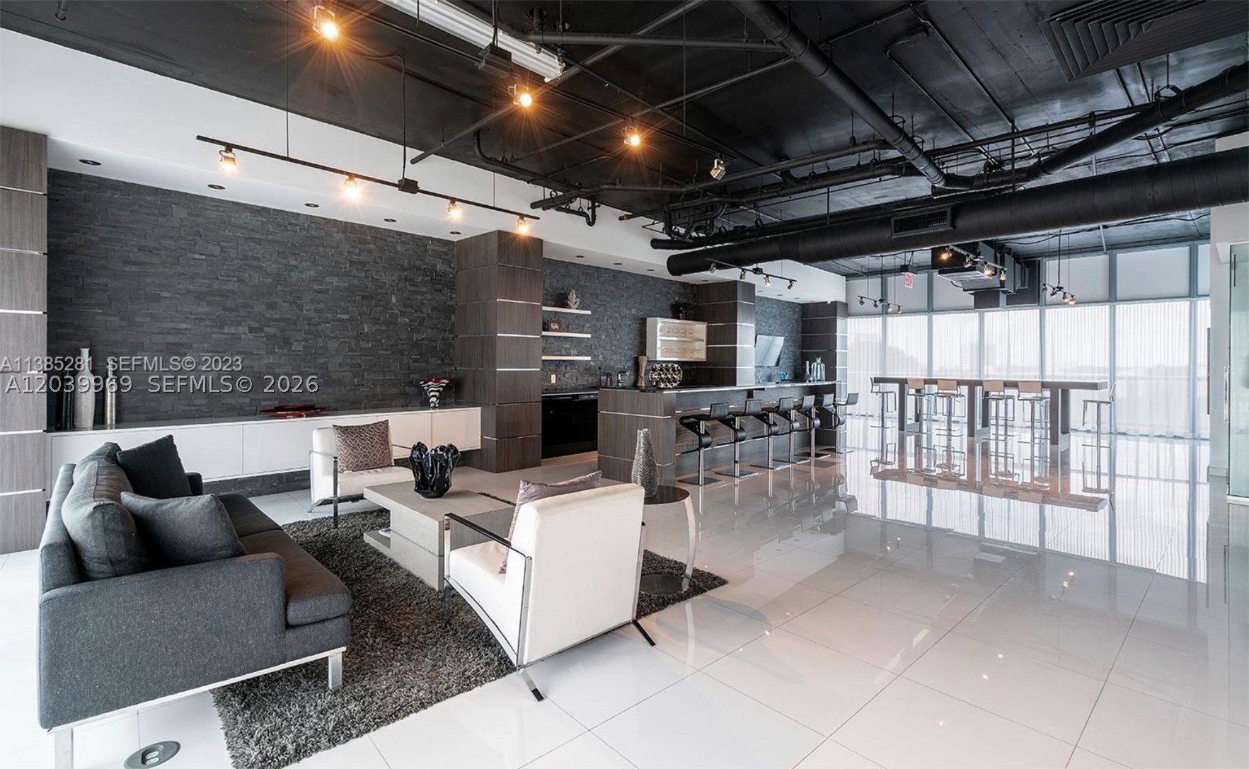 BLUE CONDO - Residential Lease