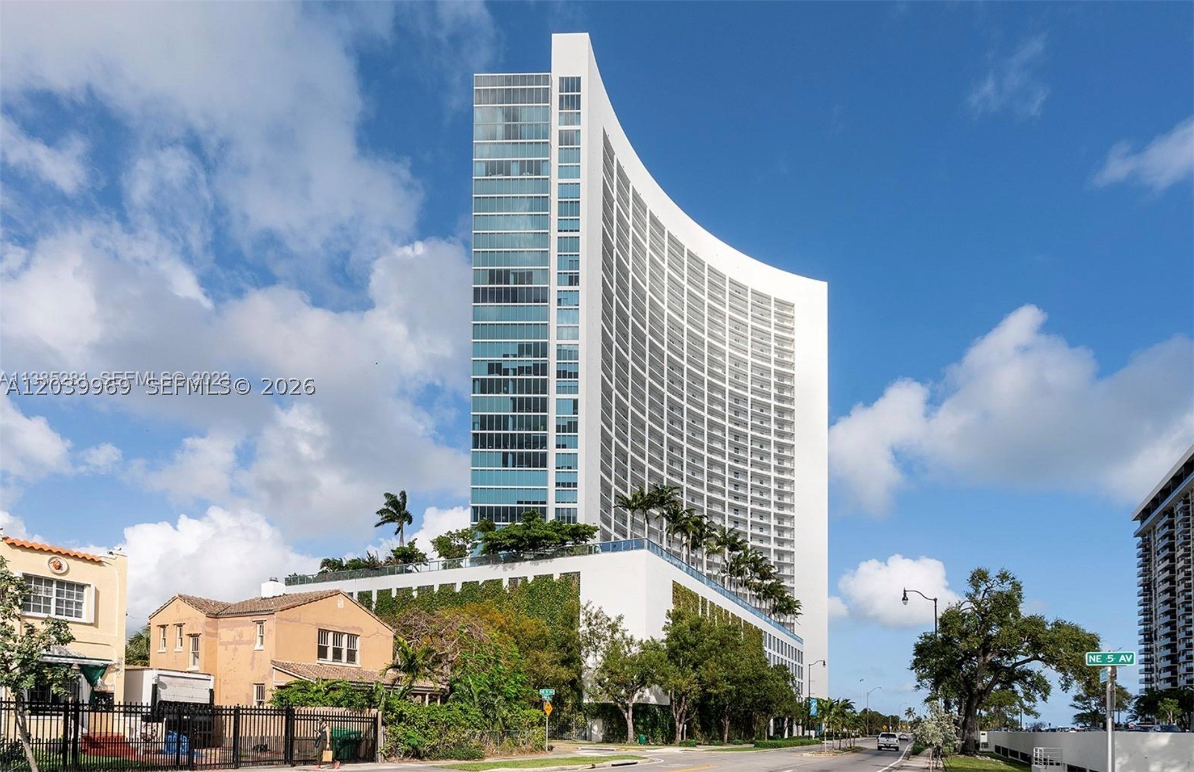 BLUE CONDO - Residential Lease