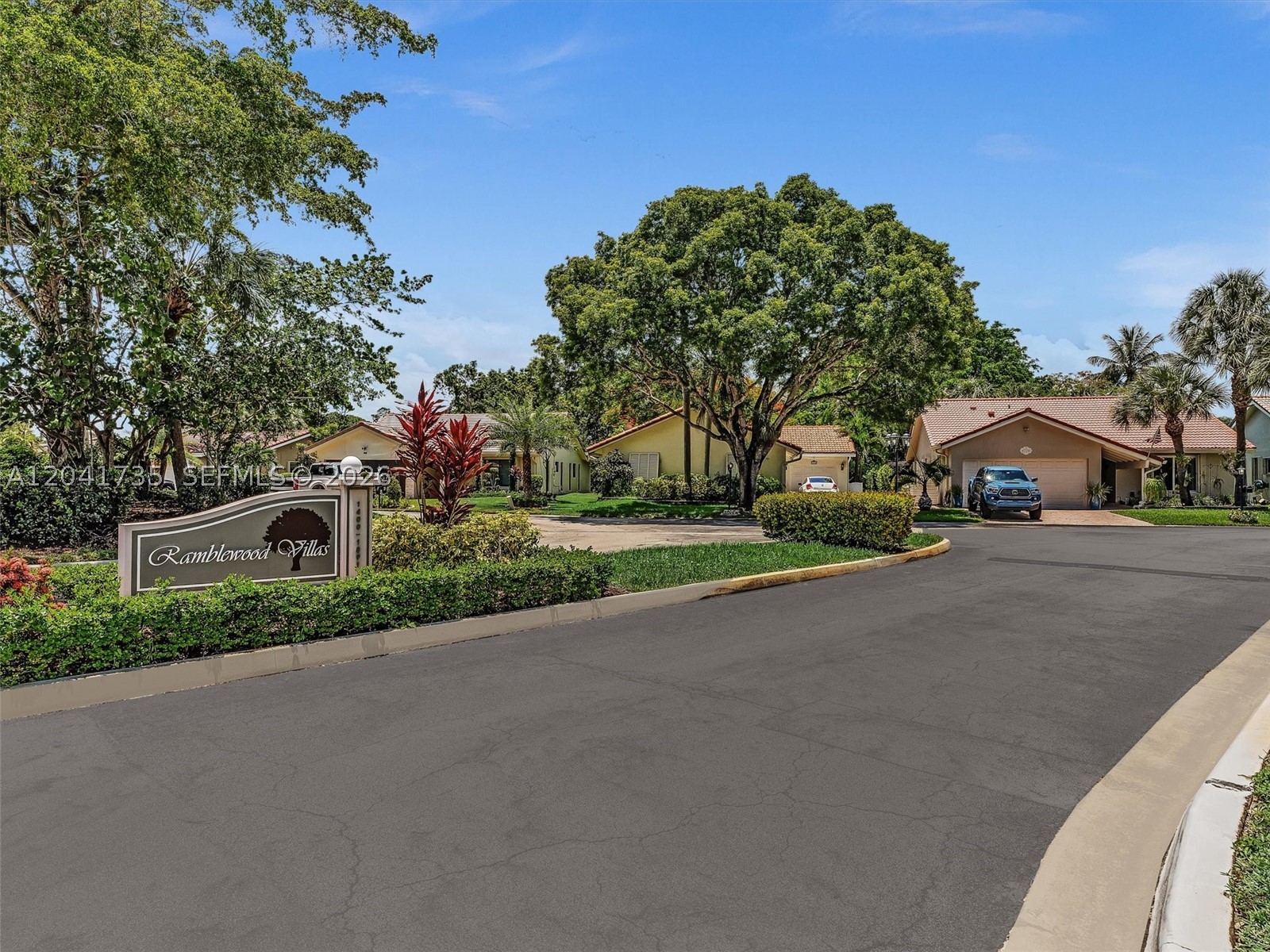 RAMBLEWOOD VILLAS - Residential