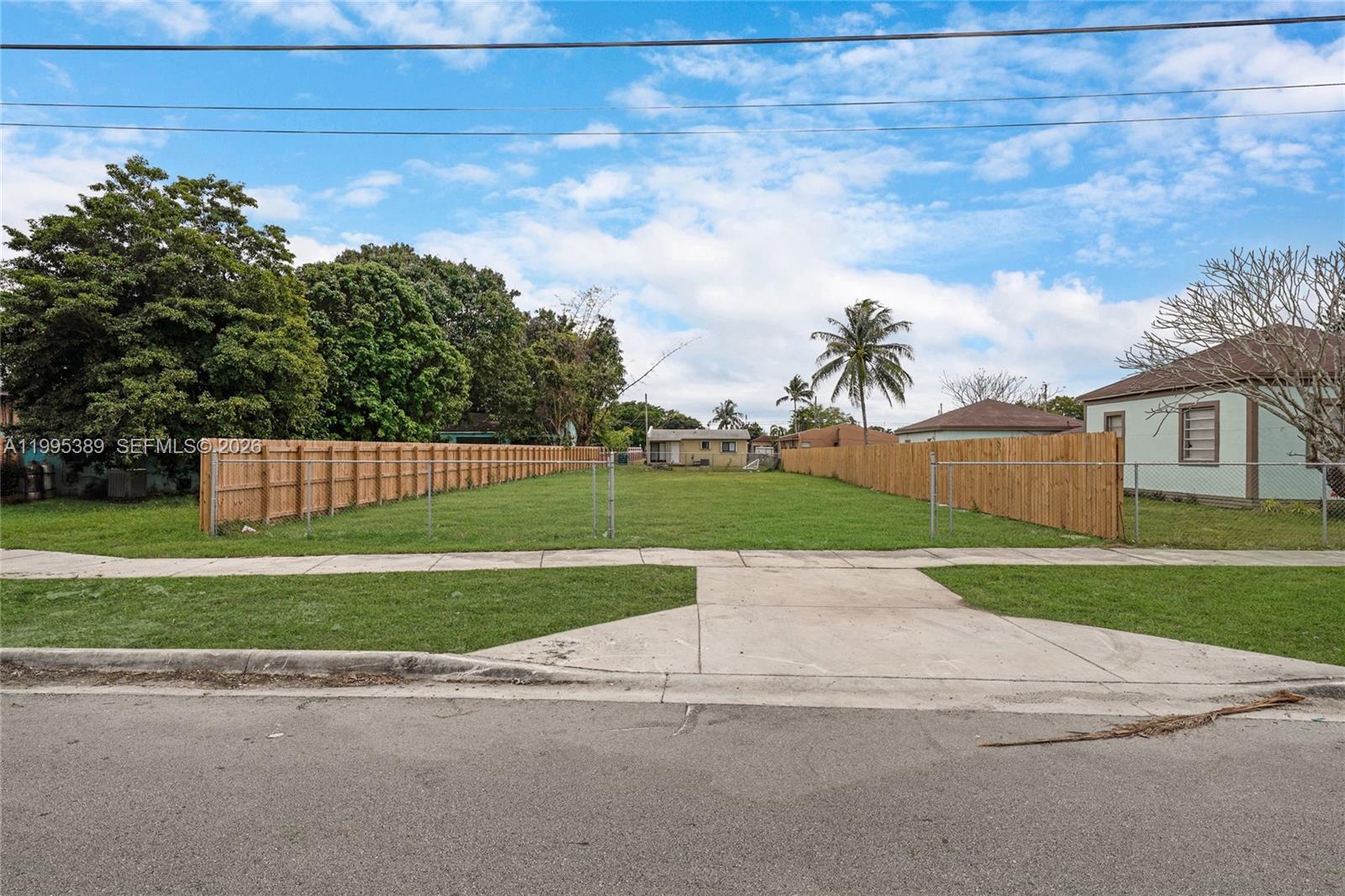FLORIDA CITY PROPER - Land