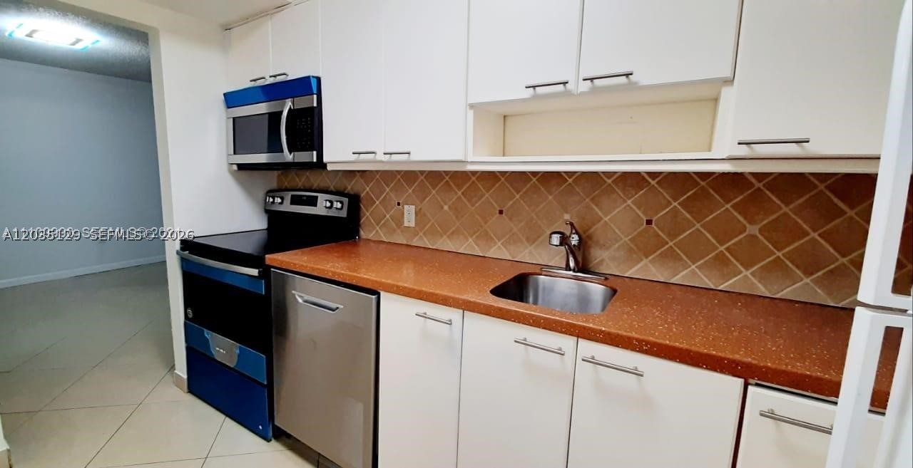 HARBOUR POINTE OF MIAMI C - Residential