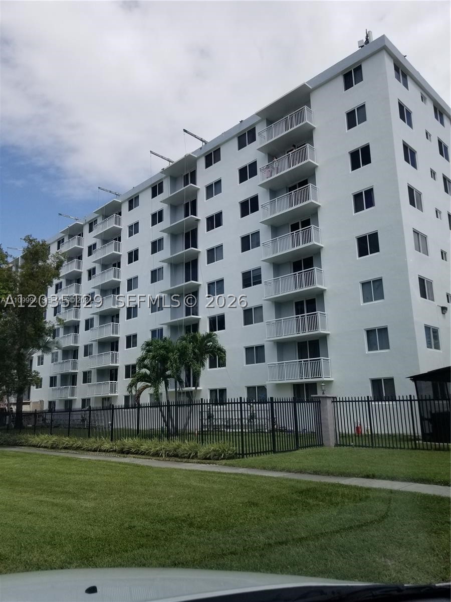 HARBOUR POINTE OF MIAMI C - Residential