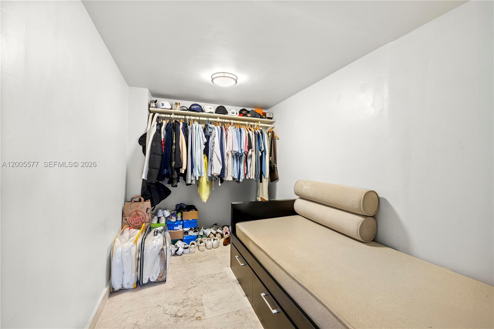 IMPERIAL HOUSE CONDO - Residential