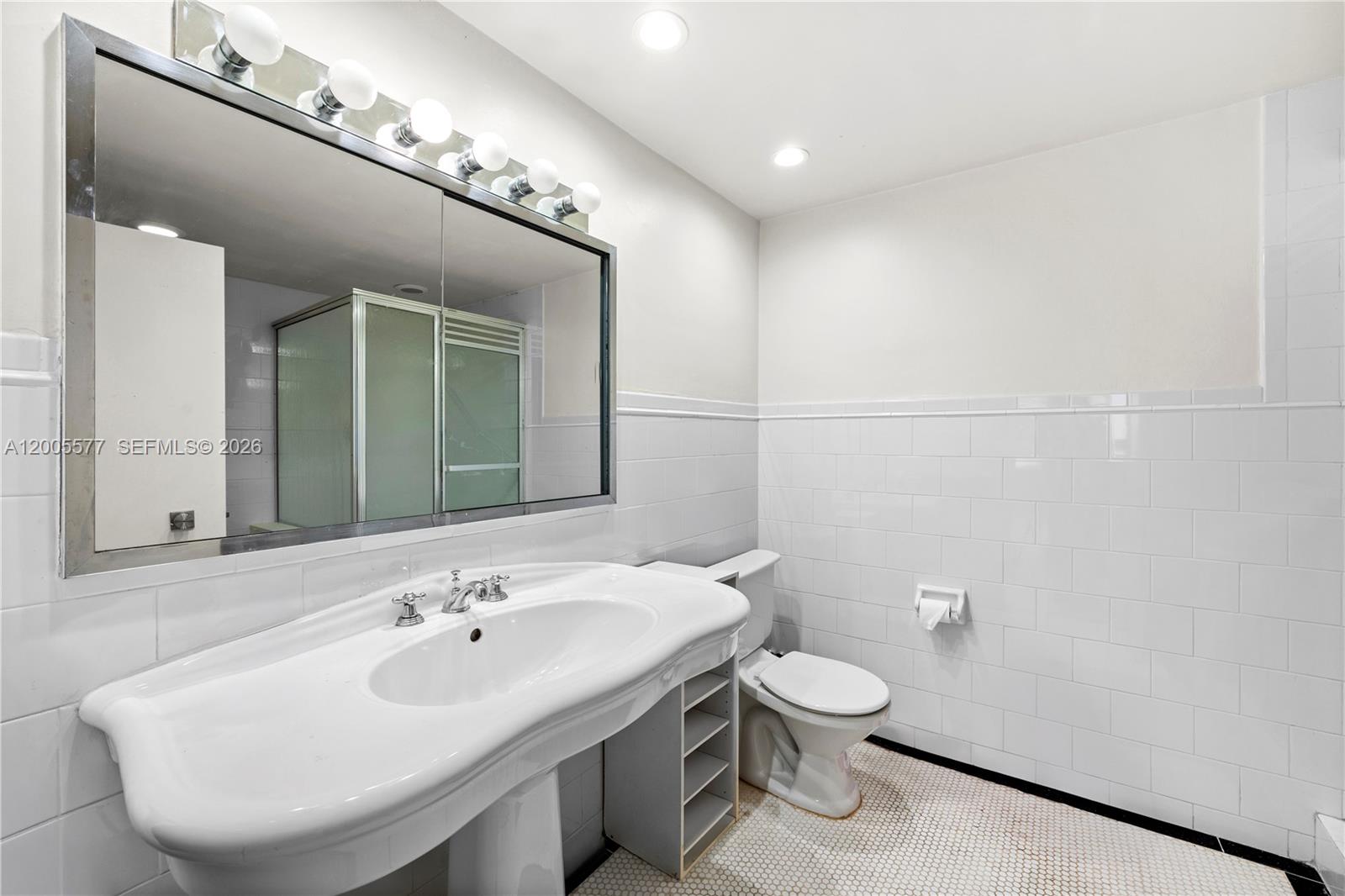 IMPERIAL HOUSE CONDO - Residential
