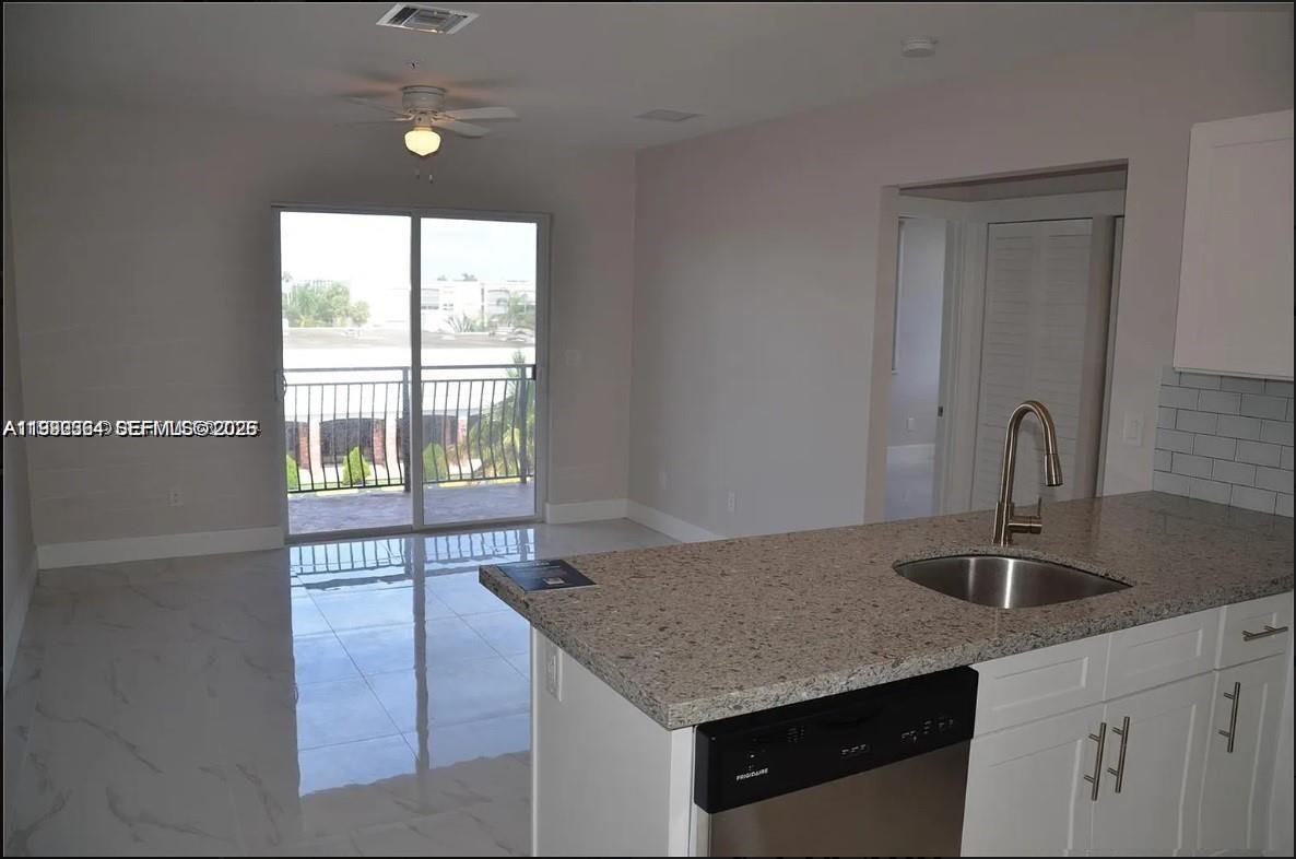 DANIA PLACE PLACE - Residential