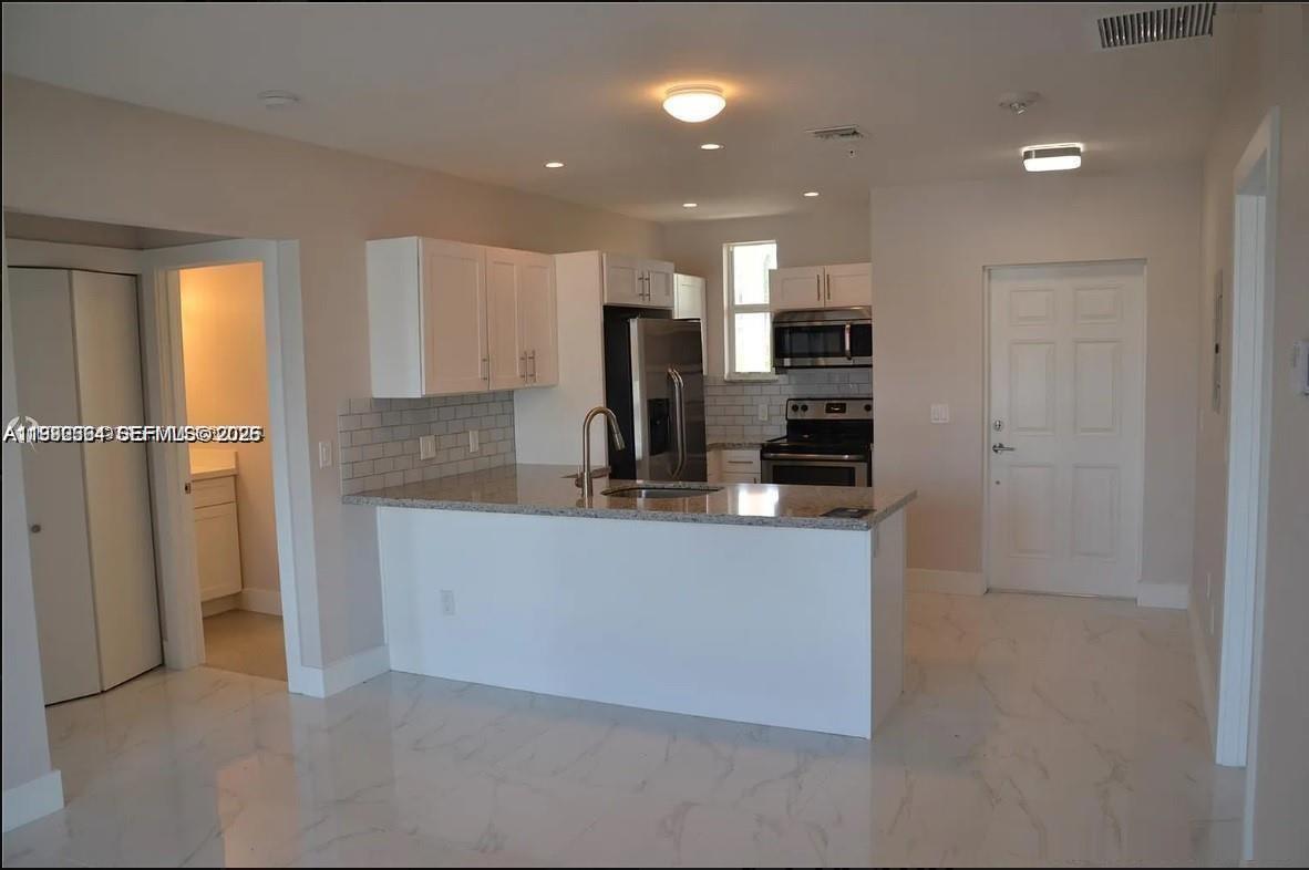 DANIA PLACE PLACE - Residential