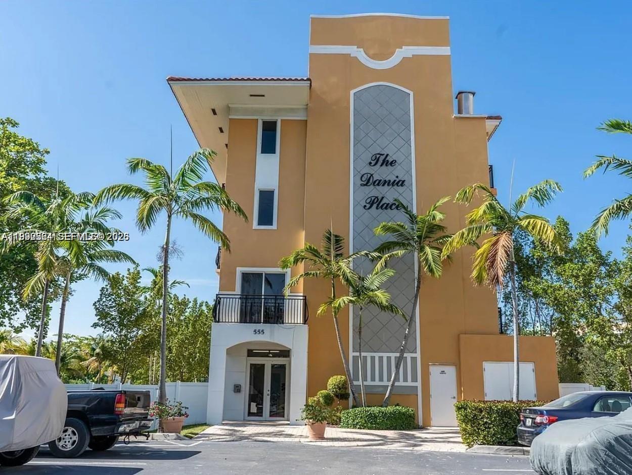 DANIA PLACE PLACE - Residential