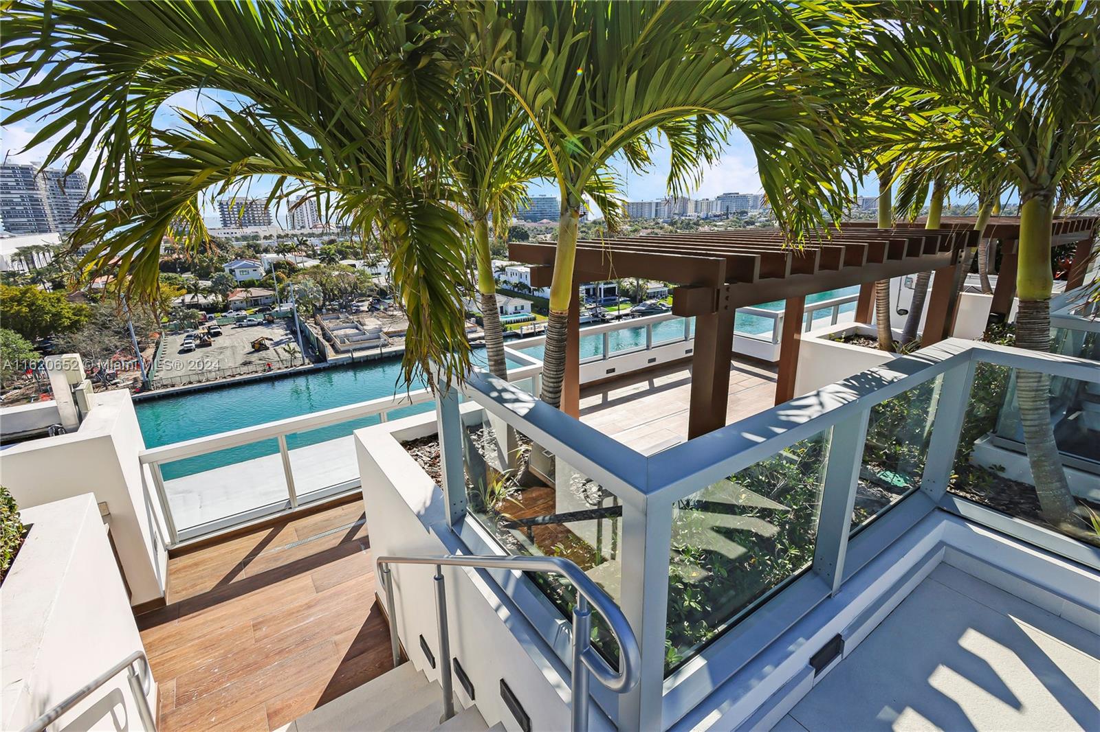 BAY HARBOUR ISLAND - Residential