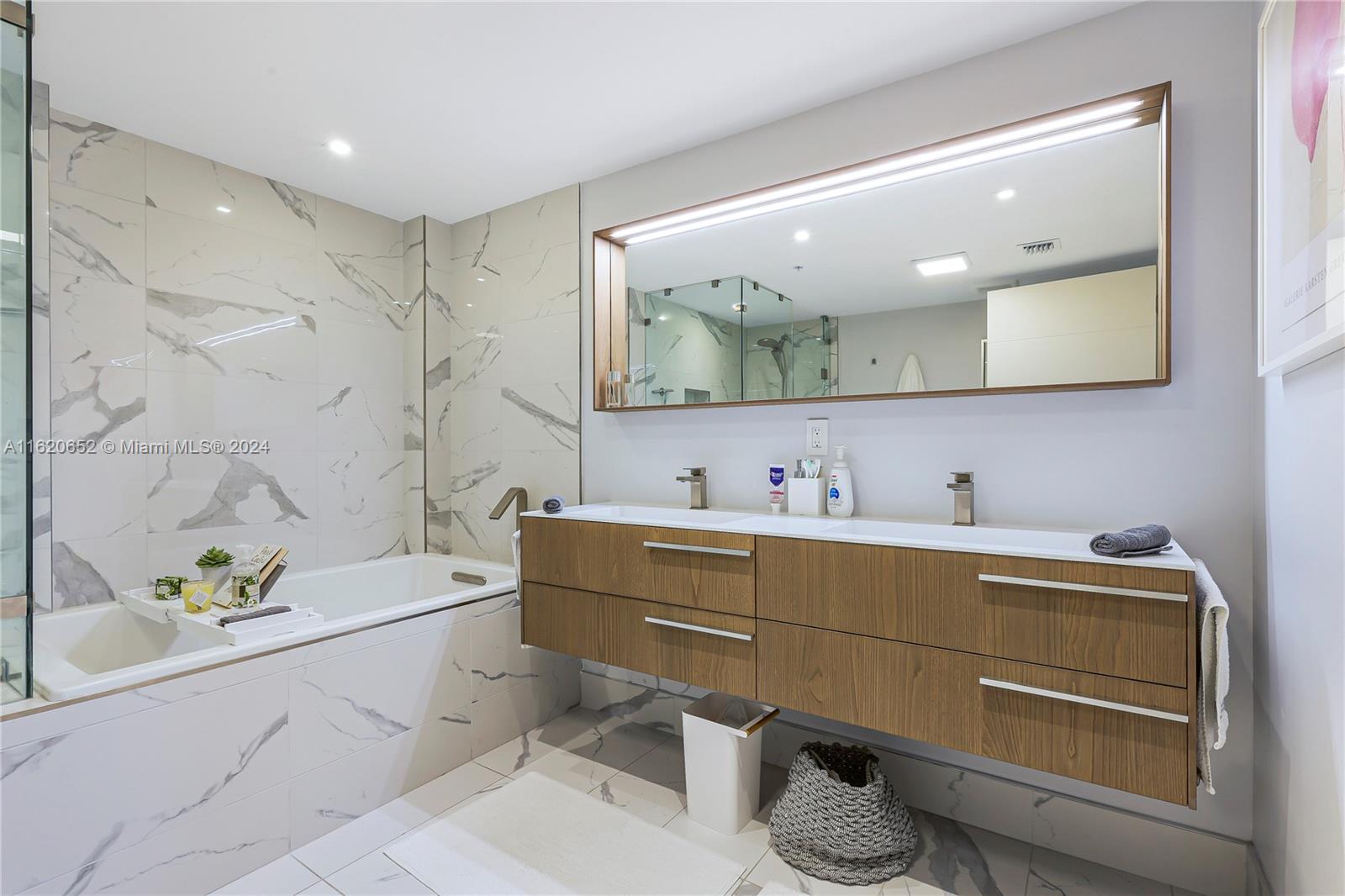 BAY HARBOUR ISLAND - Residential