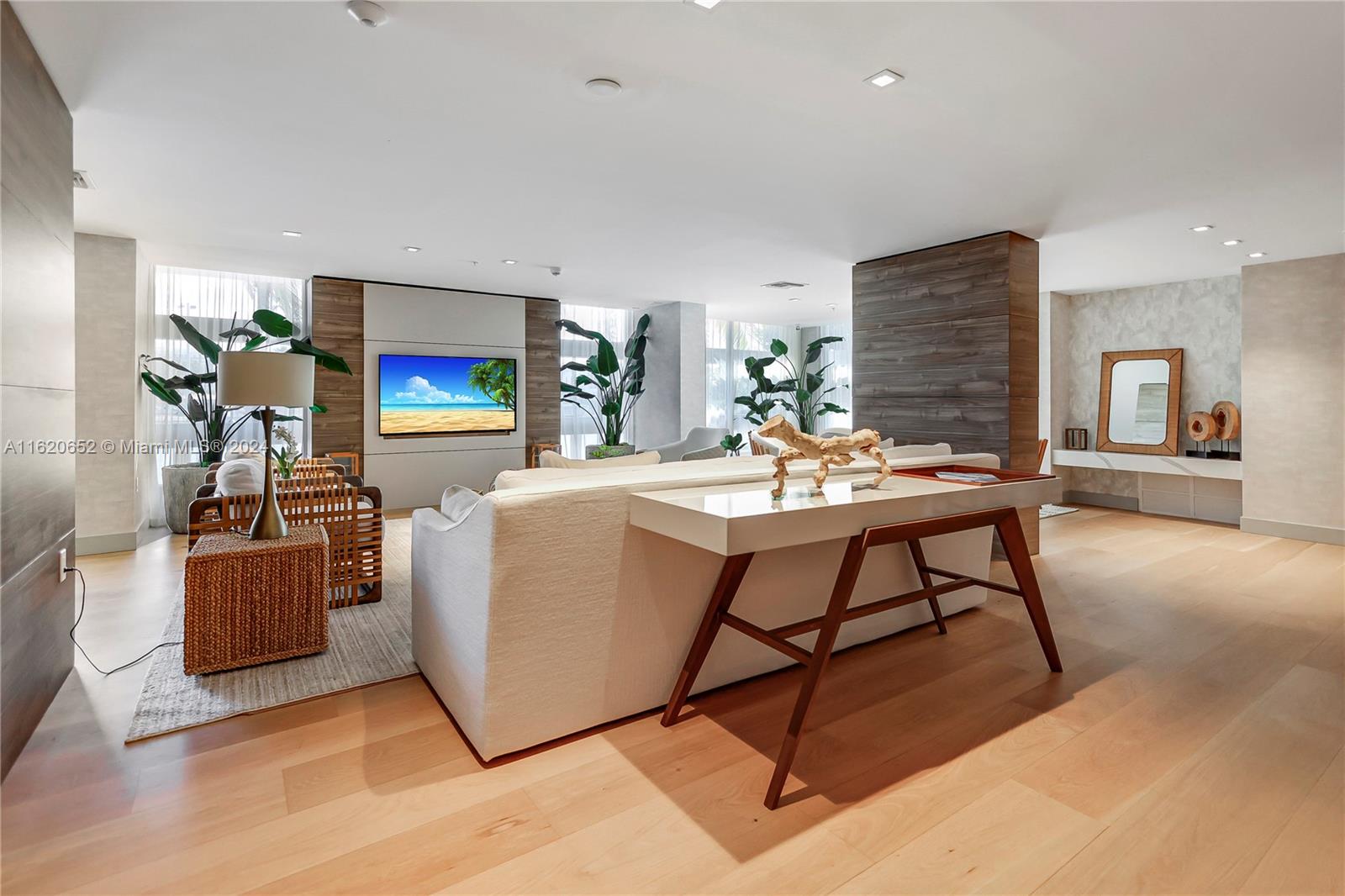 BAY HARBOUR ISLAND - Residential