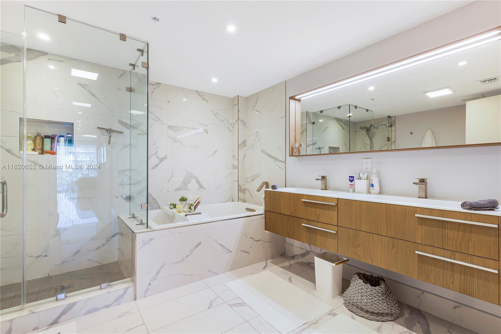 BAY HARBOUR ISLAND - Residential