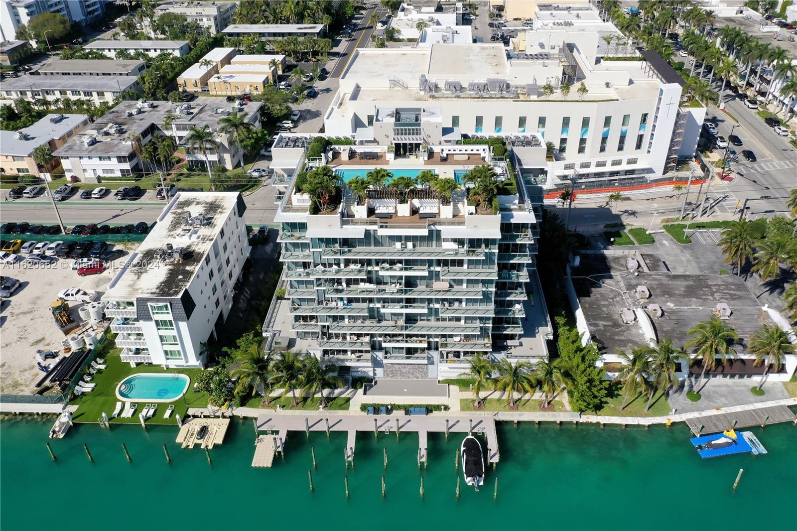 BAY HARBOUR ISLAND - Residential