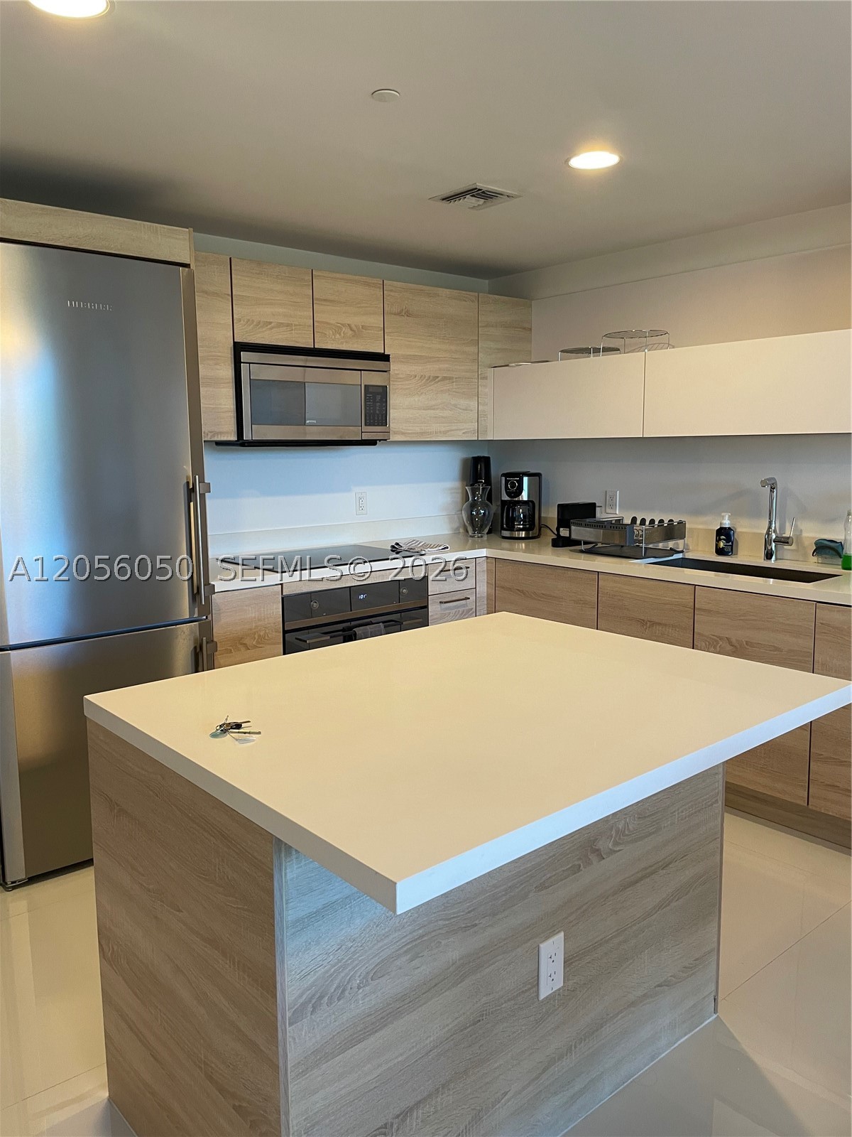 THE HARBOUR SOUTH CONDO - Residential