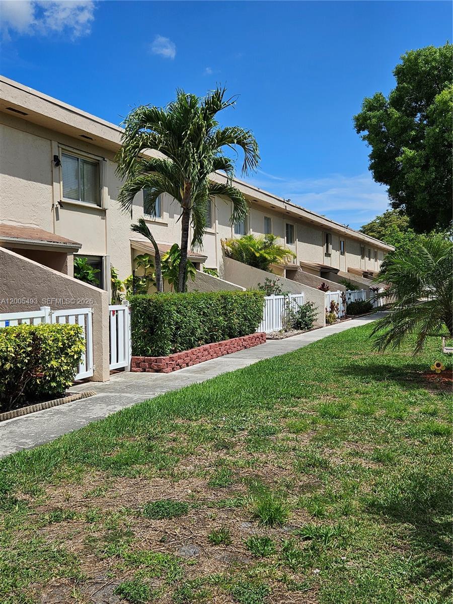 Price reduction. LOW association fees! This 3BR/2.5 TOWNHOUSE is perfect for an end user. YOU OWN THE LAND. Great opportunity to acquire some sweat equity. Quiet neighborhood has plenty to do, yet provides a lowkey relaxing atmosphere. Tile floor AND laminate throughout provides a neutral slate for your furnishings and decor. Enclosed Florida Room. Storage Closet. Interior laundry room. Open Kitchen and large Living room provide ample room to relax or entertain. Fenced back yard with a patio, perfect for cookouts or outdoor activities.This is an opportunity you don't want to miss.  Cash offers require 10% EMD or $1,000 minimum, whichever is greater, and all financed offers require 1% EMD or$1,000 minimum, whichever is greater. The seller does not accept blind offers or escalation clauses.