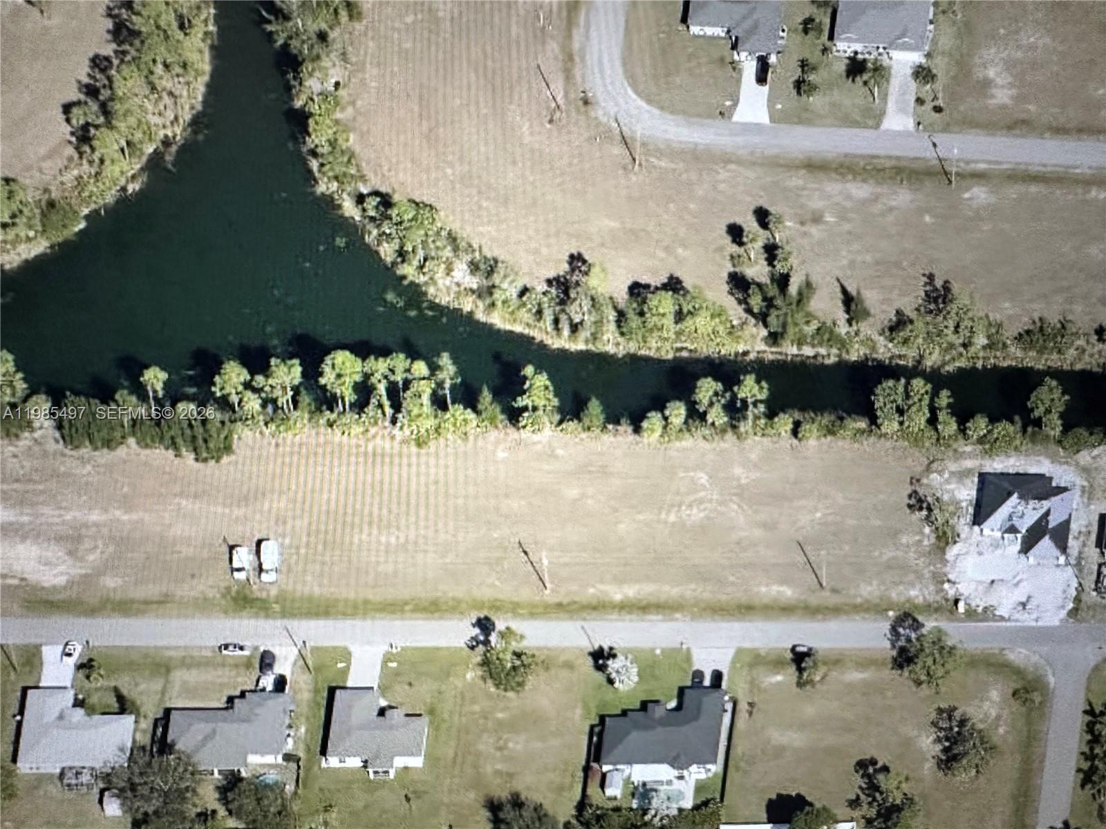 CAPE CORAL - Land