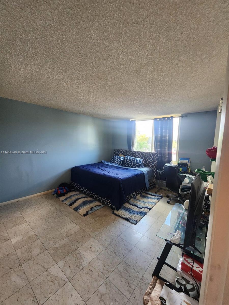 HILLCREST EAST NO 20 COND - Residential