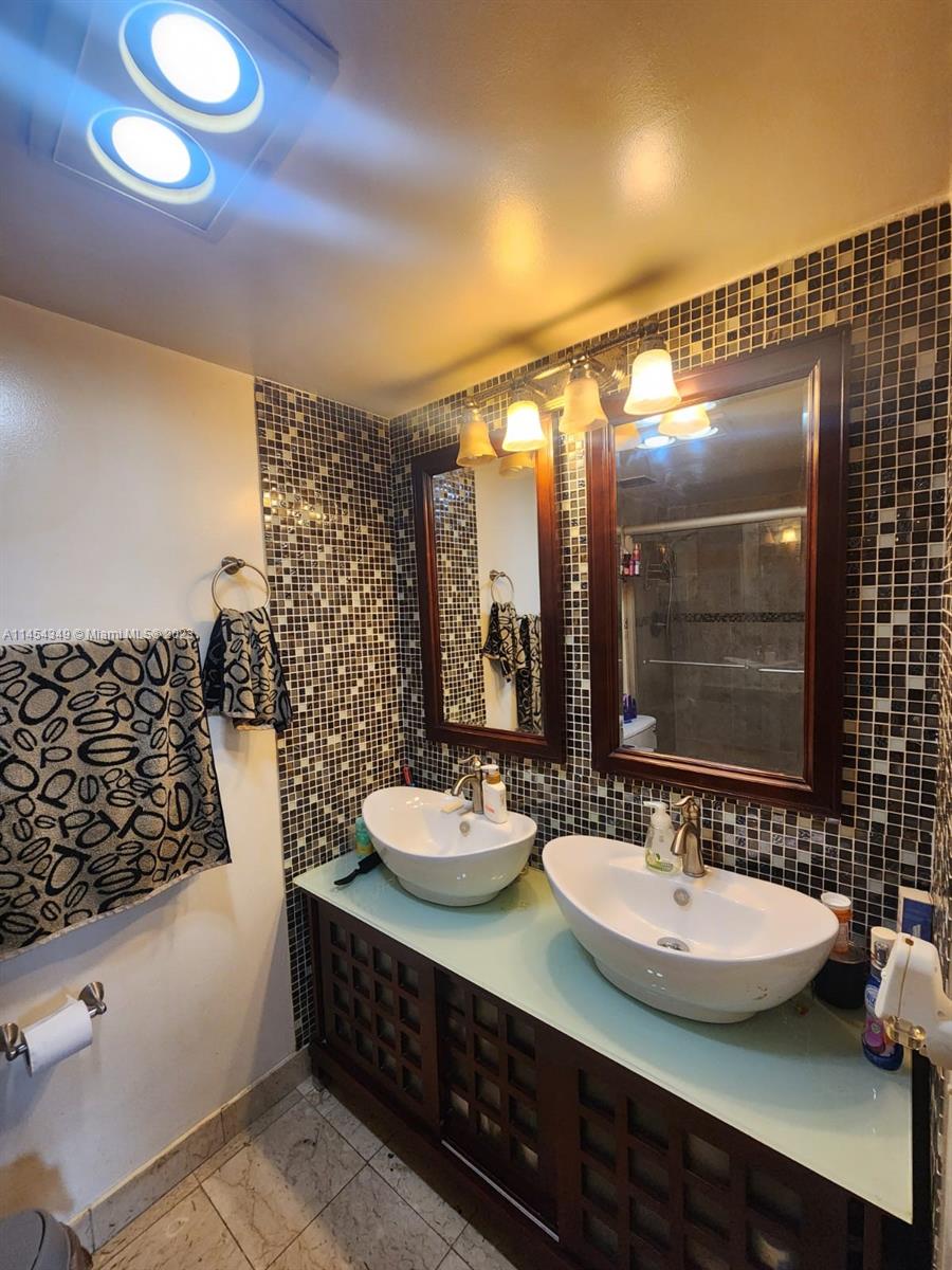 HILLCREST EAST NO 20 COND - Residential