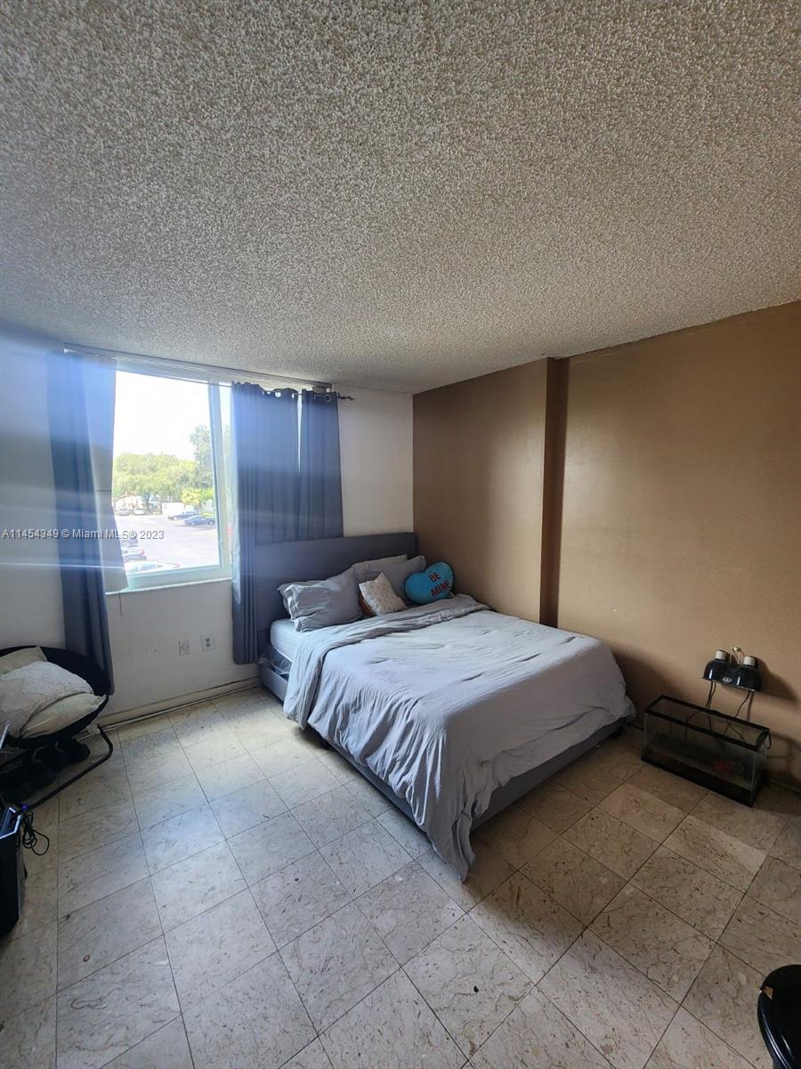 HILLCREST EAST NO 20 COND - Residential